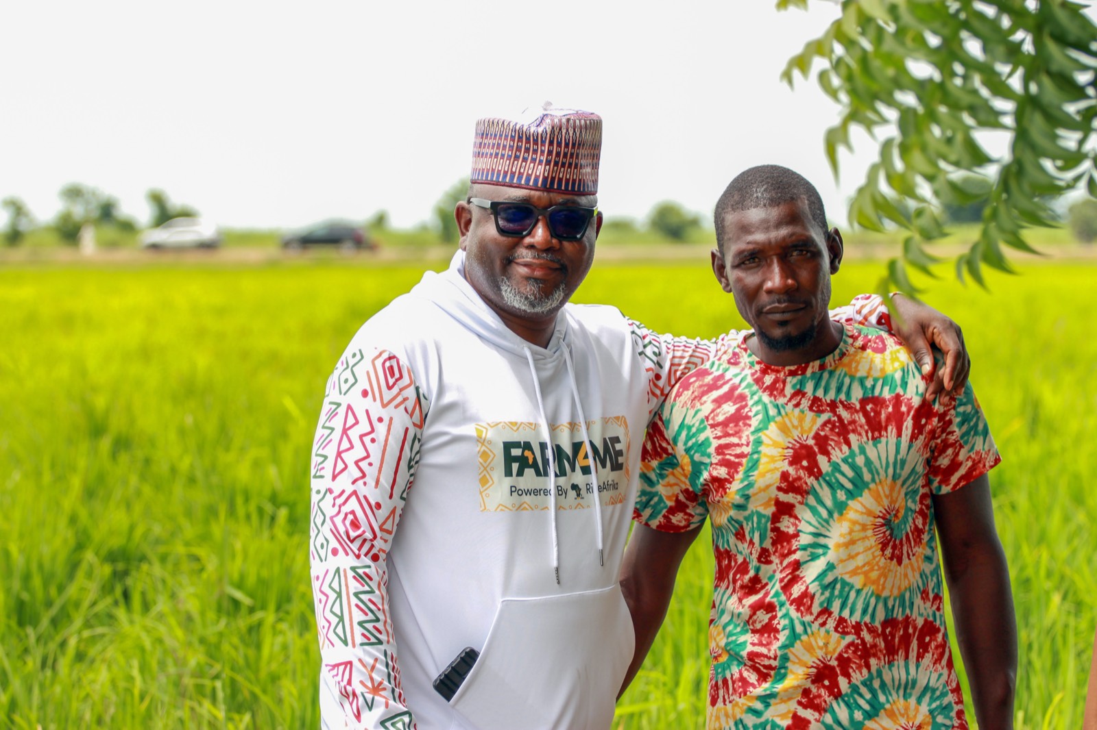 Two FarmEASY colleagues in the field